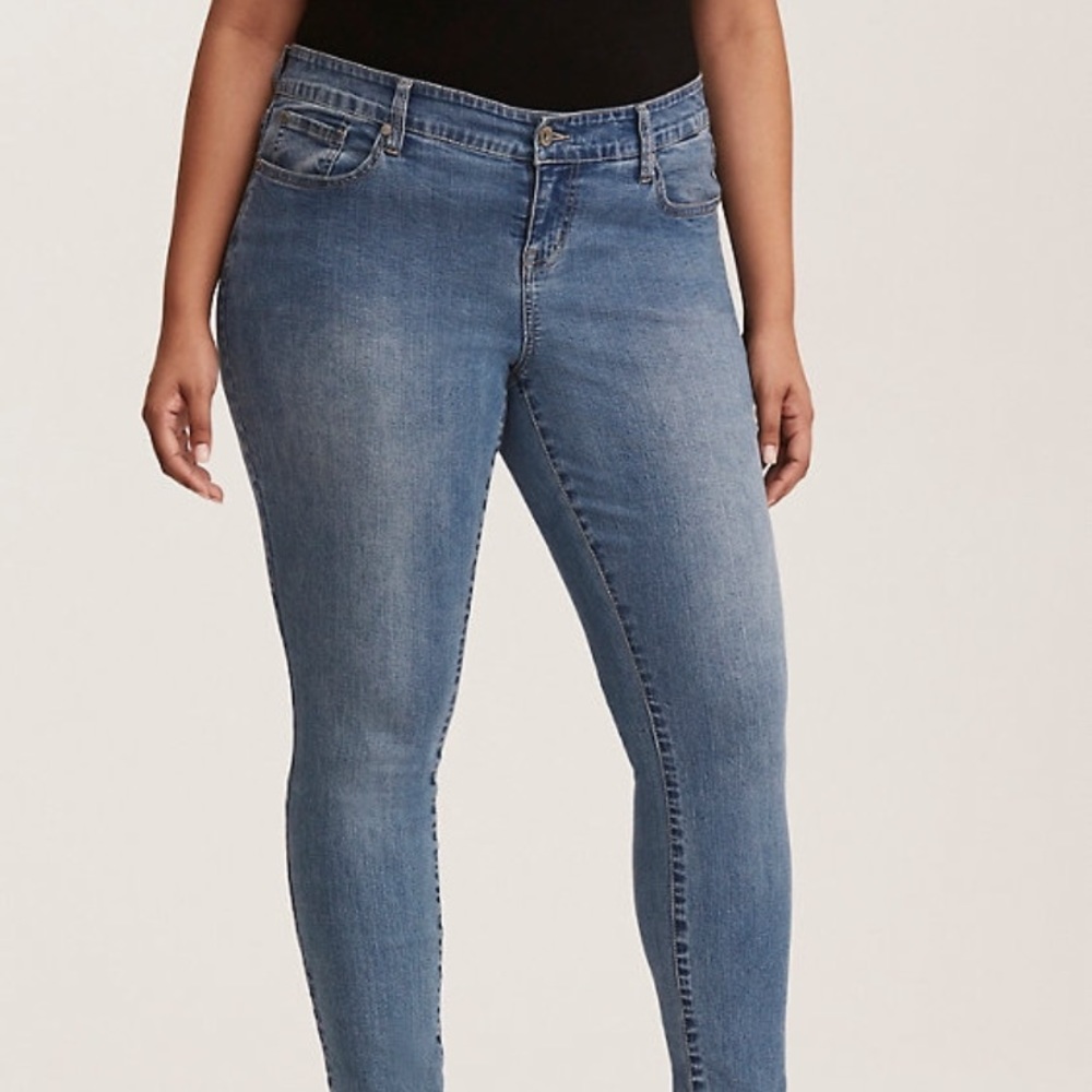 TORRID I Midrise Skinny Jean